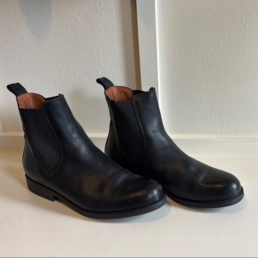 Aigle Black Leather Boots Sleek Durable Design